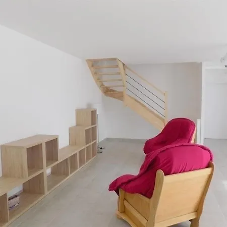 House Breuillet - Maison Dans Un Beau Village Typique Charentais - Norme 