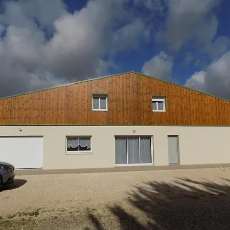 House Breuillet - Maison Dans Un Beau Village Typique Charentais - Norme 