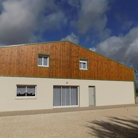 House Breuillet - Maison Dans Un Beau Village Typique Charentais - Norme 