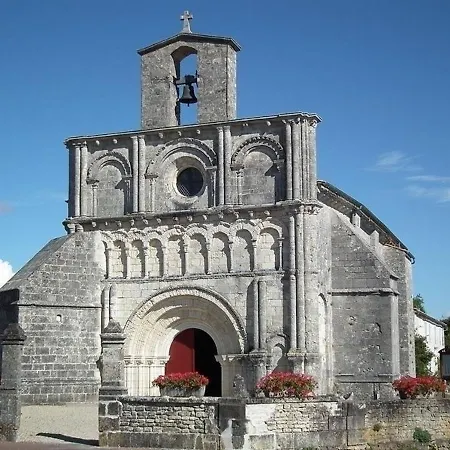 House Breuillet - Maison Dans Un Beau Village Typique Charentais - Norme 