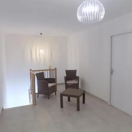 House Breuillet - Maison Dans Un Beau Village Typique Charentais - Norme 