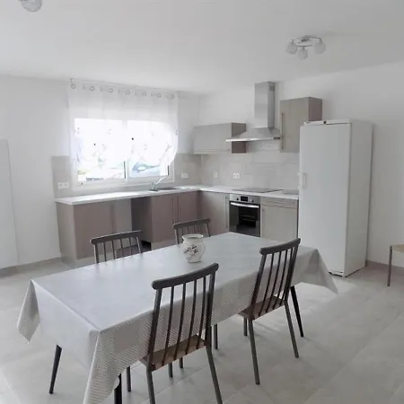 Ferienhaus House Breuillet - Maison Dans Un Beau Village Typique Charentais - Norme 
